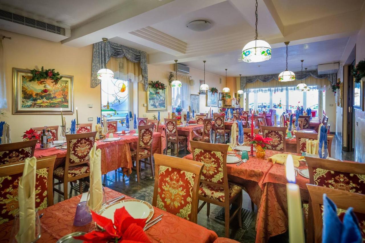 Albergo Ristorante Fabrizio Caorle Exterior foto